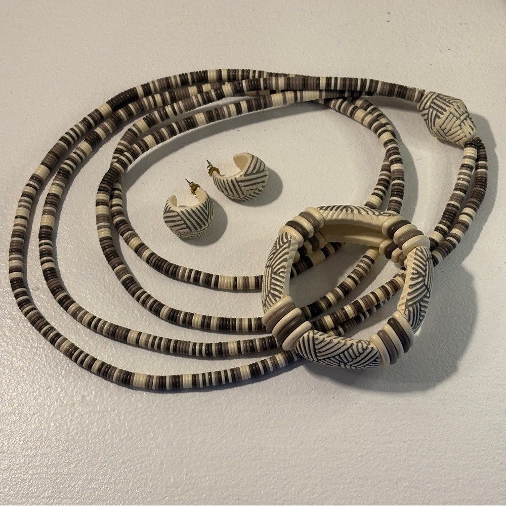 Vintage Avon 1988 Sirocco Jewelry Set – Bracelet, Necklace, and Earrings